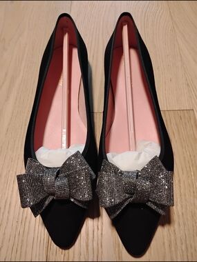Pretty Balerinas Angelis Black Pointed Toe Flats with Silver Glitter Bow